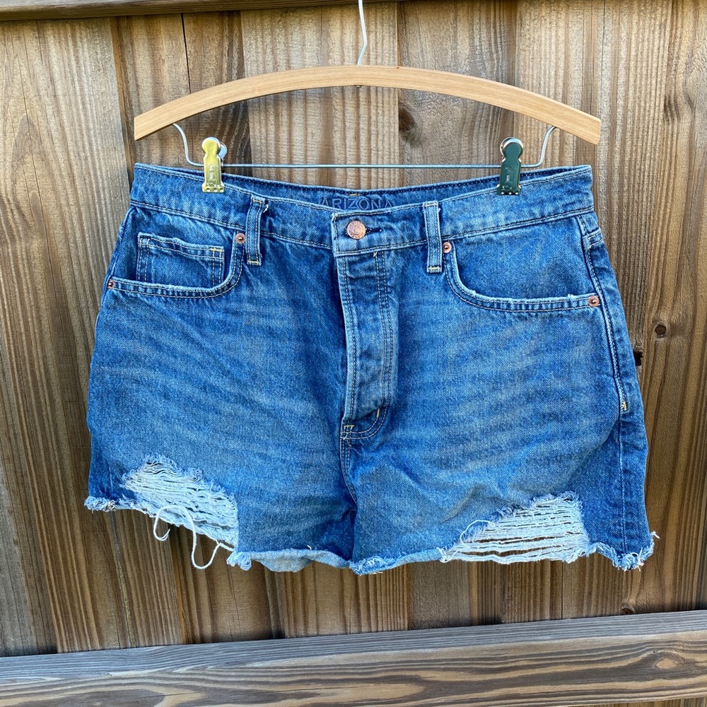 arizona hi rise destroyed jean shorts